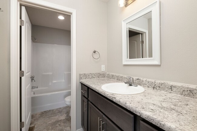 Building Photo - Newer 3 bedroom duplex in Republic!