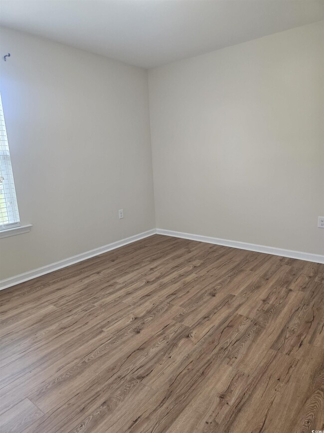 Building Photo - 1328 Valor Rd