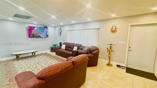 Building Photo - 329 SE 3rd St