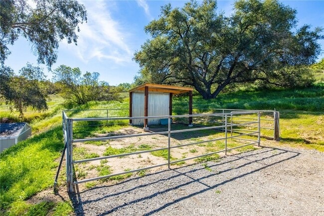 Building Photo - 1720 Vista Del Lago