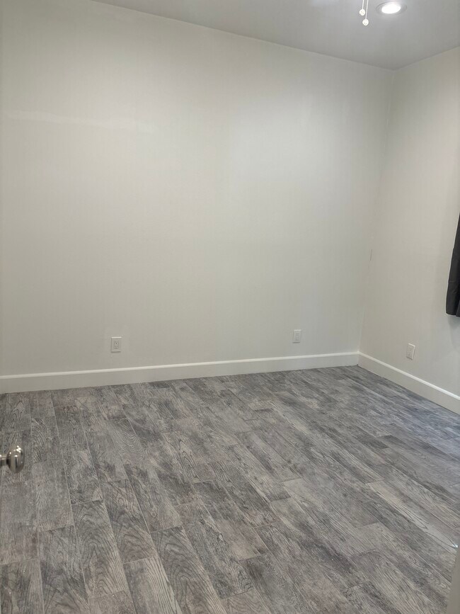 Building Photo - 9740 Pacific Ave