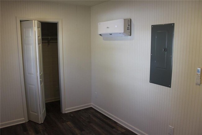 Building Photo - 11 Liberty St