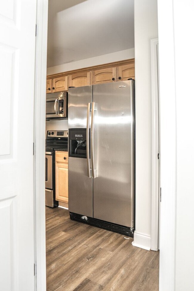 Building Photo - Three Bedroom Home in Hearthstone Lakes Community