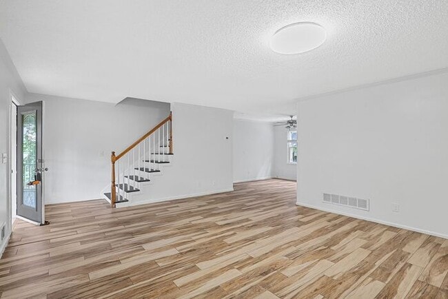 Building Photo - 110 Hayfield Way