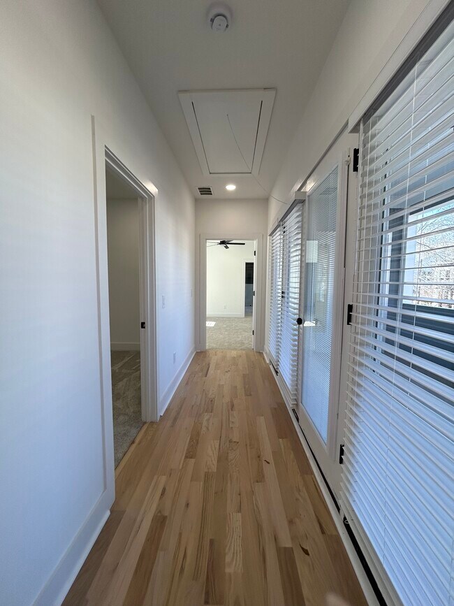 Building Photo - 73 Whitefoord Ave SE