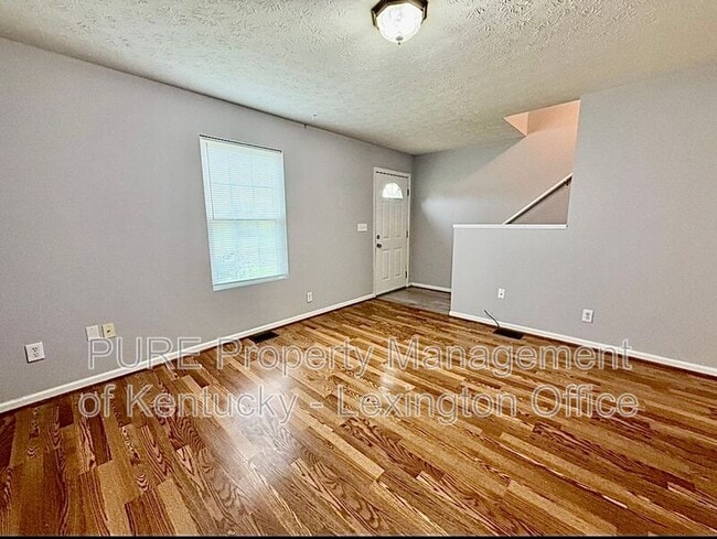 Building Photo - 520 Tomahawk Dr