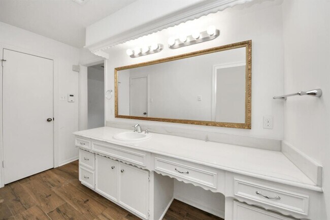 Building Photo - 8006 Oakington Dr