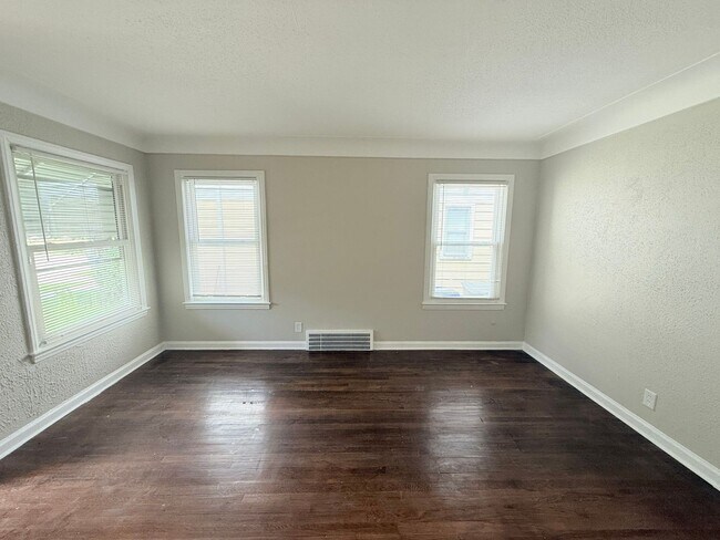 Building Photo - Fully Renovated 3-Bedroom Home – Move-In R...