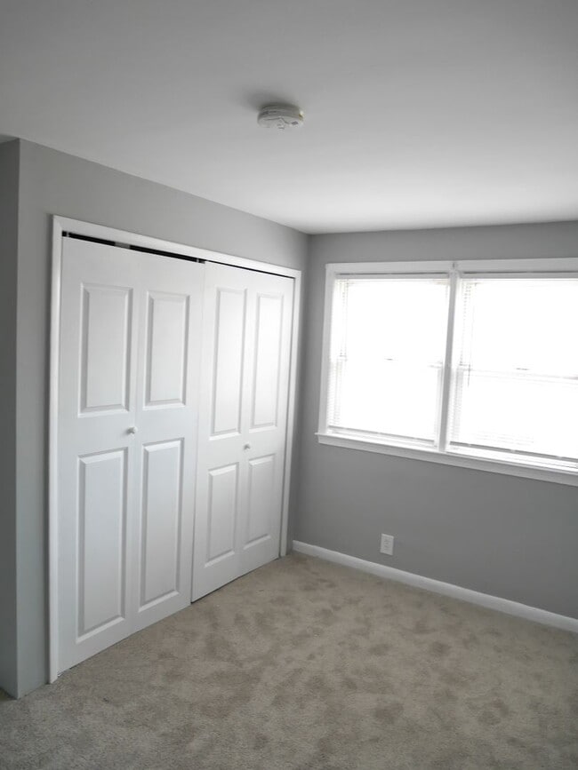 Building Photo - 3 Bedroom Home-Middle River!