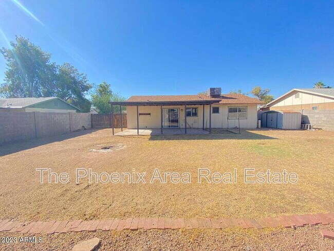 Building Photo - 303 W Mesquite St