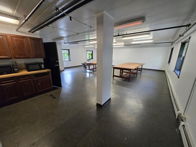 Building Photo - 924 Greenbrier Rd