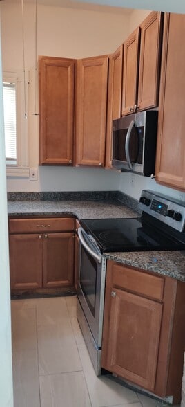 Kitchen - 2321 Eutaw Pl