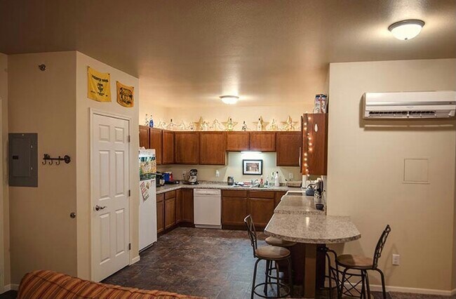Open Area Kitchen Space - 1414 12th Ave N