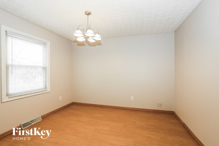 Building Photo - 2049 Stowbridge Rd