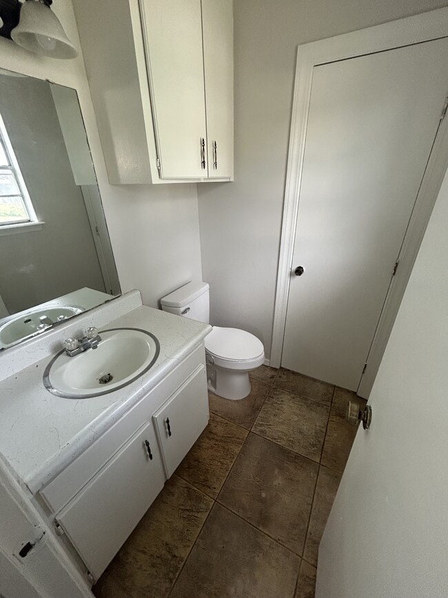 Building Photo - 3603 S Hughes St