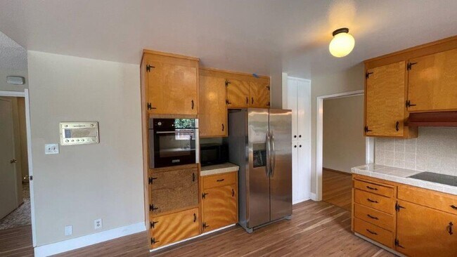 Building Photo - Nice 4 bedroom 2 bathroom home with sparkling pool. 1937 sq ft on Pleasant Hill Border