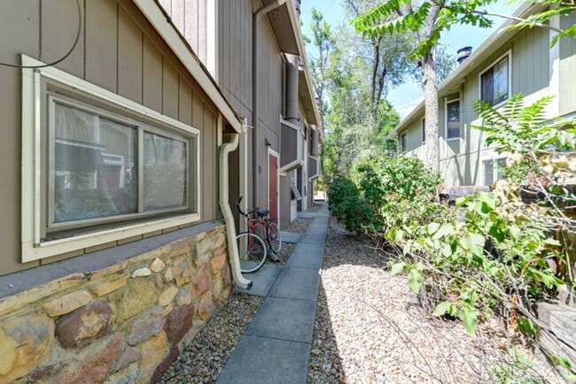 Building Photo - 2311 Spruce St