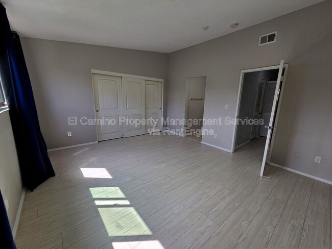 Building Photo - 2520 Graham Ave