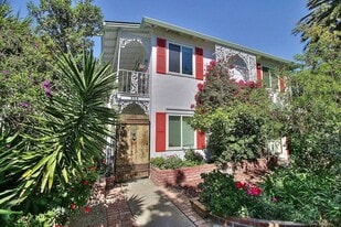 Building Photo - 884 Park Dr