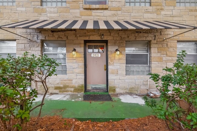 Building Photo - 2021 Southgate Blvd