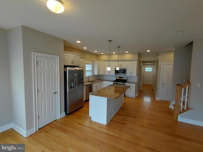 Building Photo - 912 Cemetery Rd