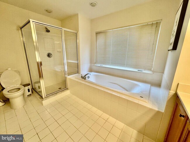 Building Photo - 23517 Gardenside Pl
