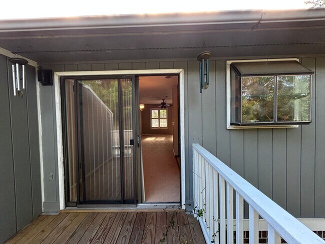 Building Photo - Charming 2BR Condo – Move-In Ready!