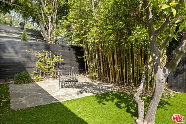 Building Photo - 639 Westbourne Dr