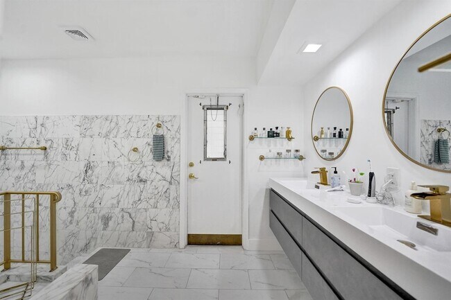 Building Photo - 3630 N 55th Ave