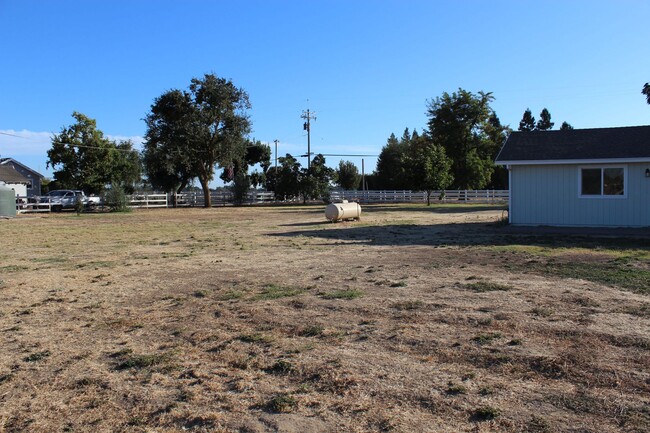 Building Photo - Available Soon! Must See 2 Bedroom Home Lo...