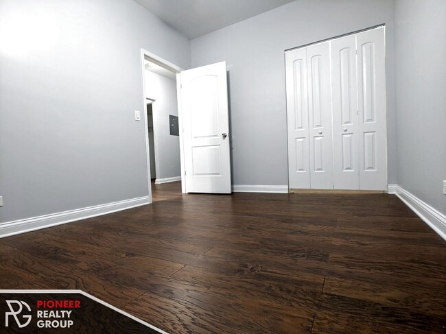 Building Photo - 3635 W Dickens Ave