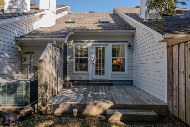 Building Photo - "Charming 2-Bed, 2-Bath Townhouse Retreat with 1,251 Sq Ft of Comfort in Wilmington!"