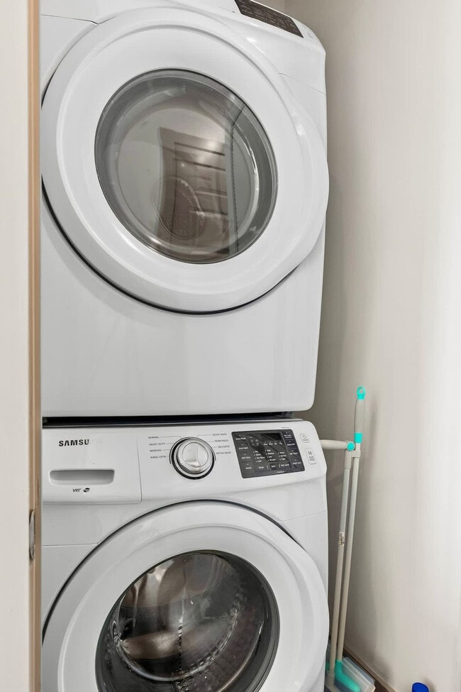 Building Photo - 1055 Brady Ave NW