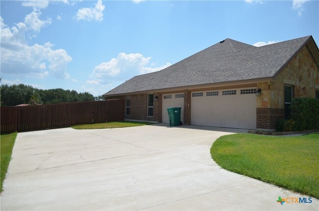 Building Photo - 2037 Bella Vita Dr