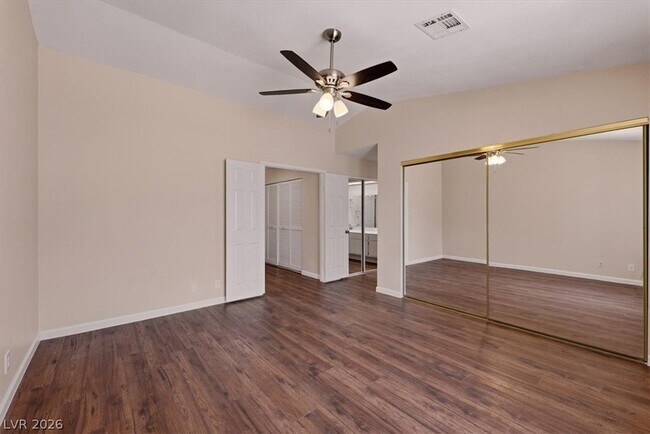 Building Photo - 2410 Pickwick Dr