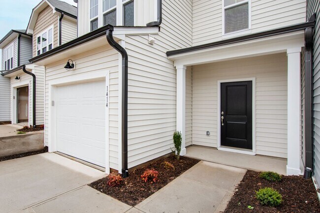 Building Photo - Modern & Charming 3-Bedroom Townhome in Durham!
