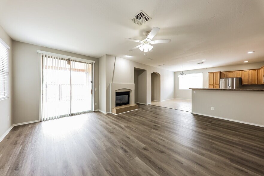 Building Photo - 7612 S 68th Dr