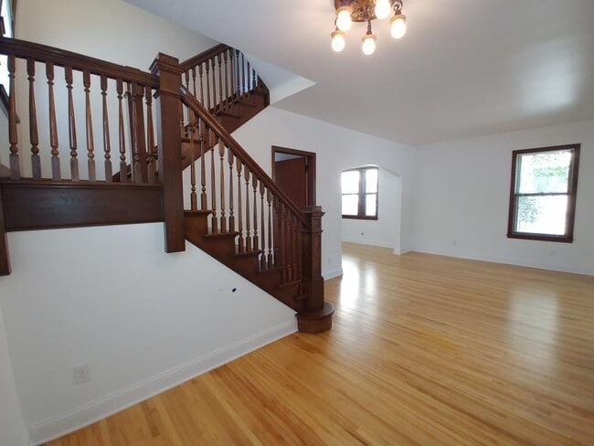 Building Photo - 1210 W 32nd St