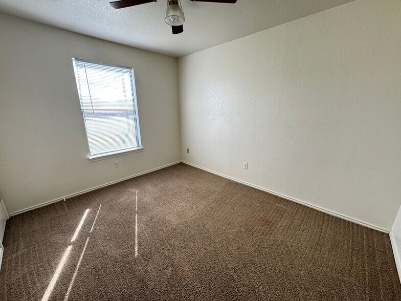 Building Photo - 1904 Windward Dr