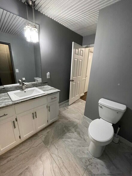 Building Photo - 2110 Bracey Cir