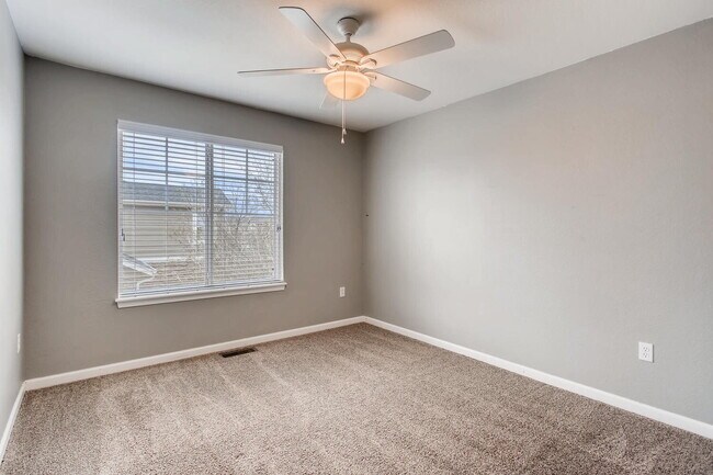 Building Photo - Gorgeous 5 Bed/4 Bath Townhome with Fully Finished Custom Basement! Cherry Creek Schools!