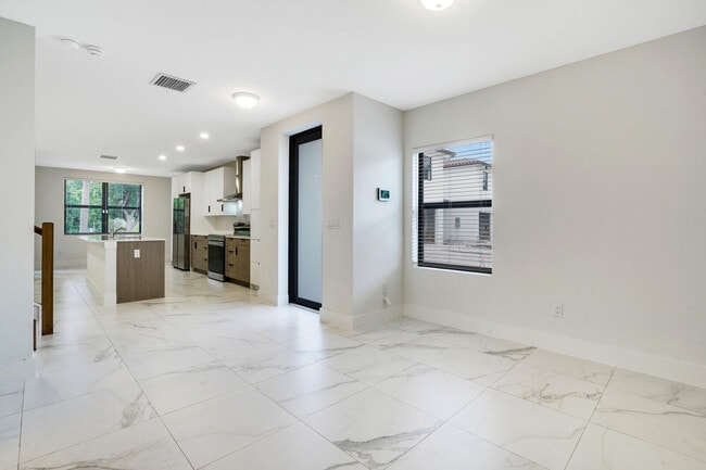 Building Photo - 352 Bella Sol Way