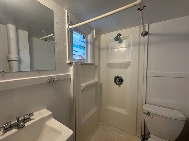 Building Photo - 113 N Hamilton St