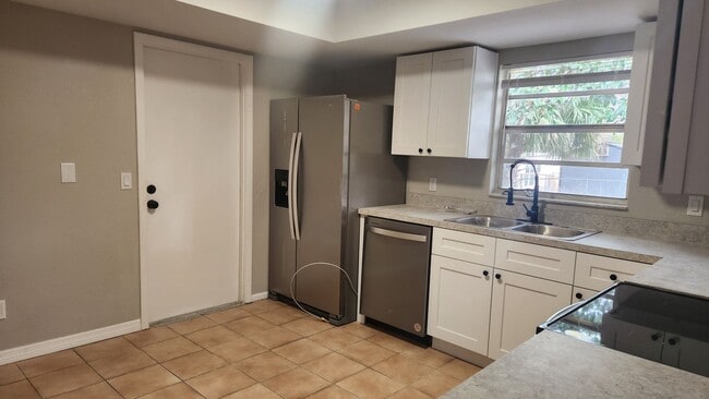 Building Photo - 3 bedroom 2 bath Ormond