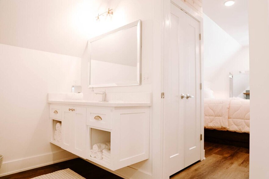 Building Photo - 2023 Loretta Parker Lane, Cottage A