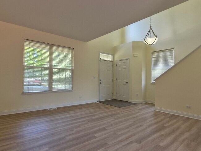 Building Photo - 2355 Shiloh Dr