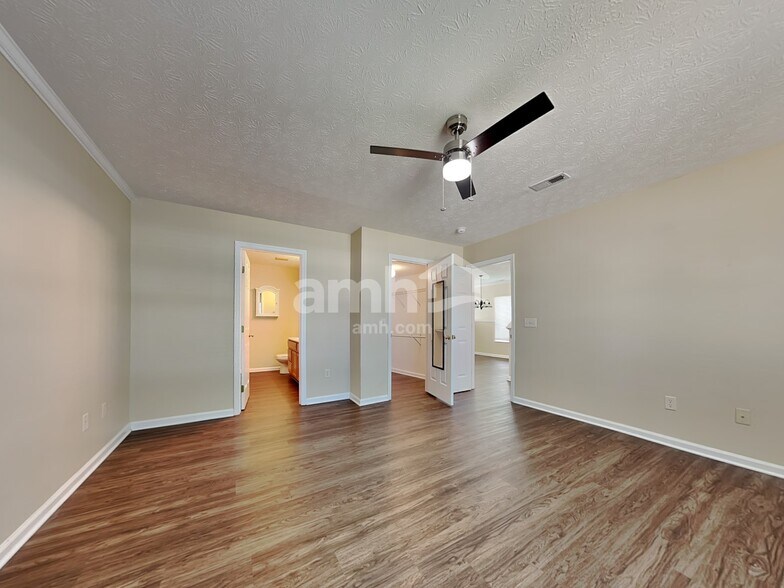 Building Photo - 9937 Whispering Pine Dr