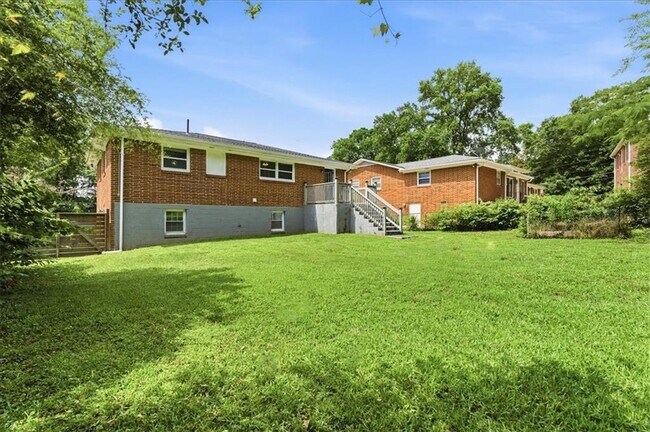 Building Photo - 2705 Lincoln Ct NW