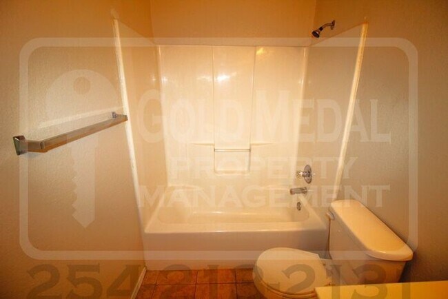 Building Photo - 3402 Hereford Ln