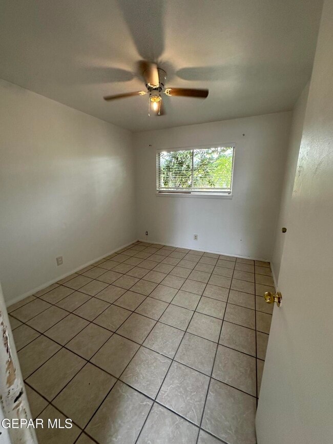 Building Photo - 10008 Nesbit Ave